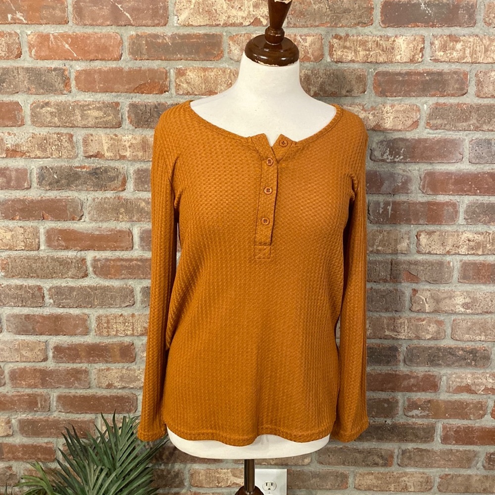 Yidarton medium rust colored pull over 1/2 neck button up long sleeve